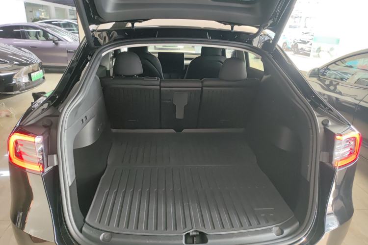 Used Tesla Model Y 2023 Long-Range All-Wheel-Drive Version
