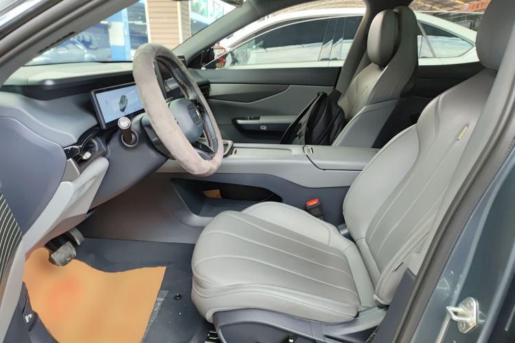 Used Lynk & Co 07 2024 EM-P 126 Long-Range Pro Left Front Seat