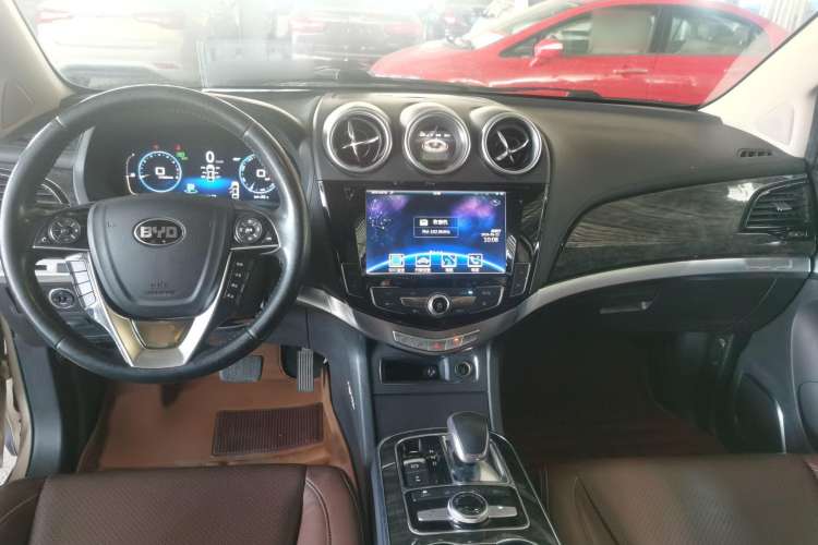 Used BYD Tang New Energy 2015 2.0T Four-Wheel-Drive Flagship Model Interior 4