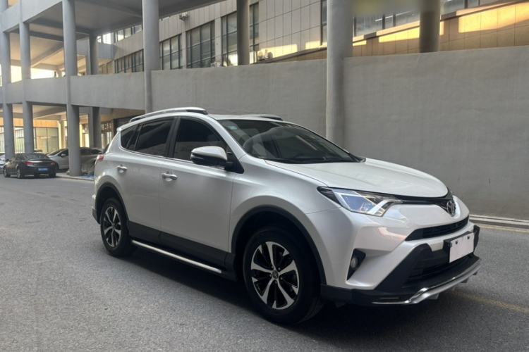Used Toyota RAV4 2016 2.0L CVT Two-Wheel Drive Fashion Edition China V Standard