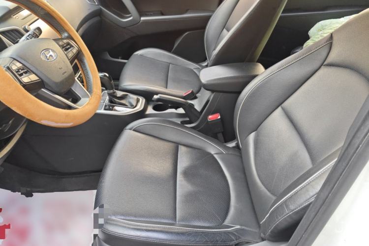 Used Hyundai ix25 2015 1.6L Automatic Two-Wheel-Drive Deluxe DLX Model
