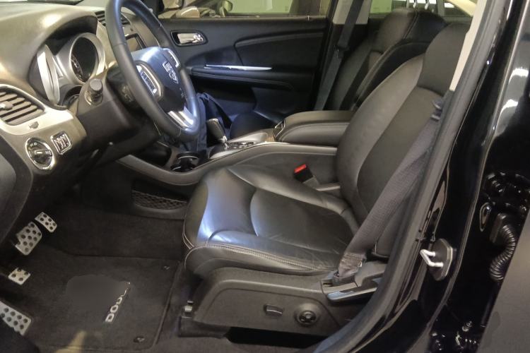 Used Dodge Journey 2013 2.4L Two-Wheel Drive Luxury Version Left Front Seat