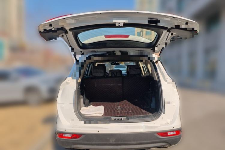 Used Dongfeng Fengon 580 2016 1.5T Manual Luxury Edition Trunk