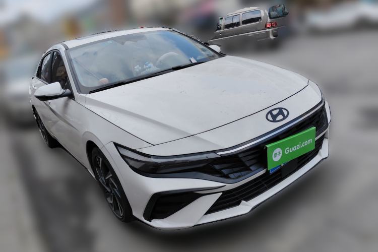 Used Hyundai Elantra 2023 1.5L CVT LUX Prestige Edition Front Right 45 Deg