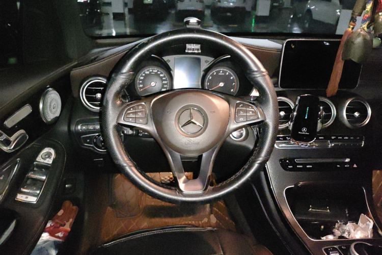 Used Mercedes-Benz GLC 2017 GLC 260 4MATIC Luxury Model Steering Wheel