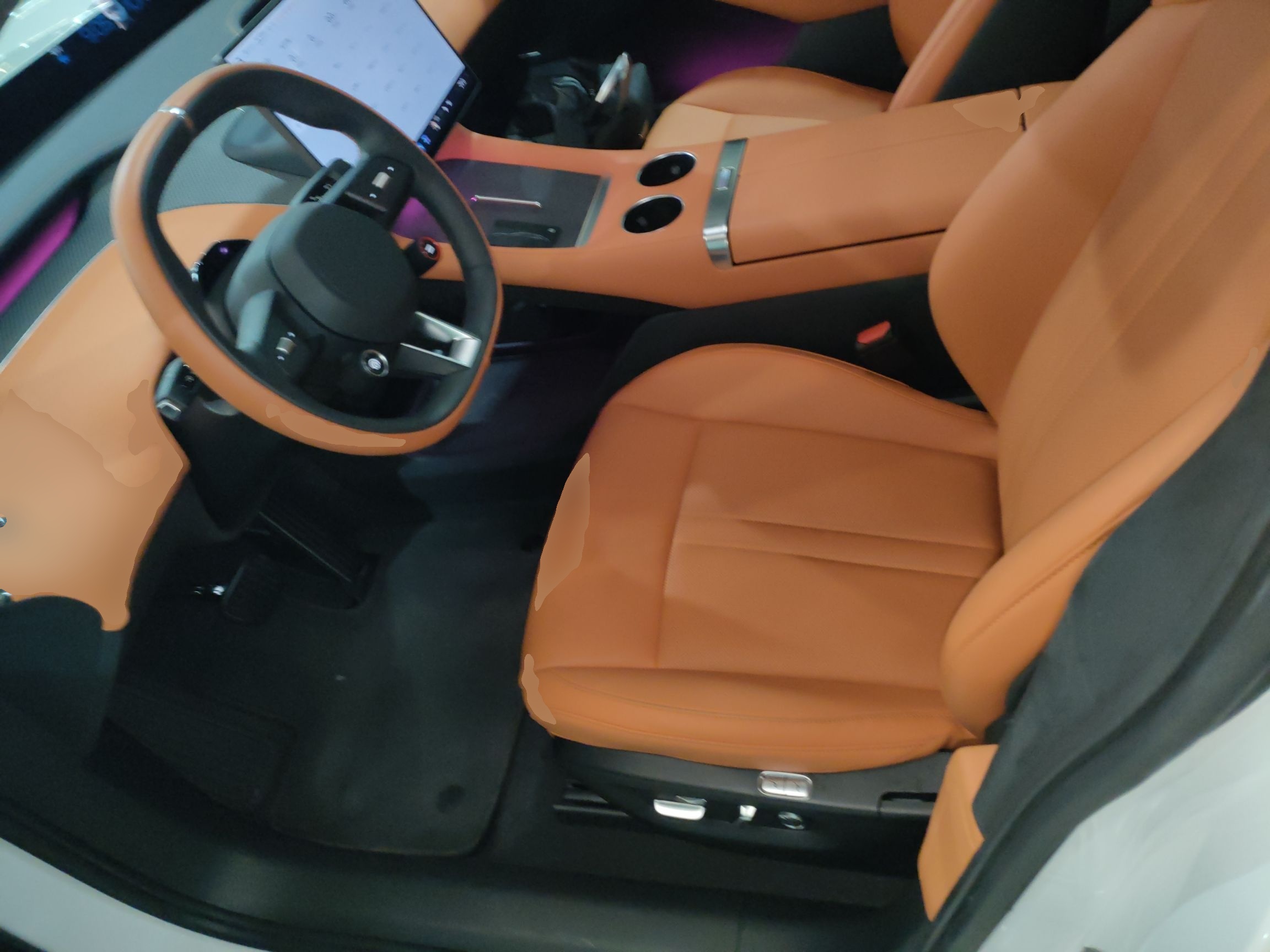 المقاعد الأمامية داخل السيارة