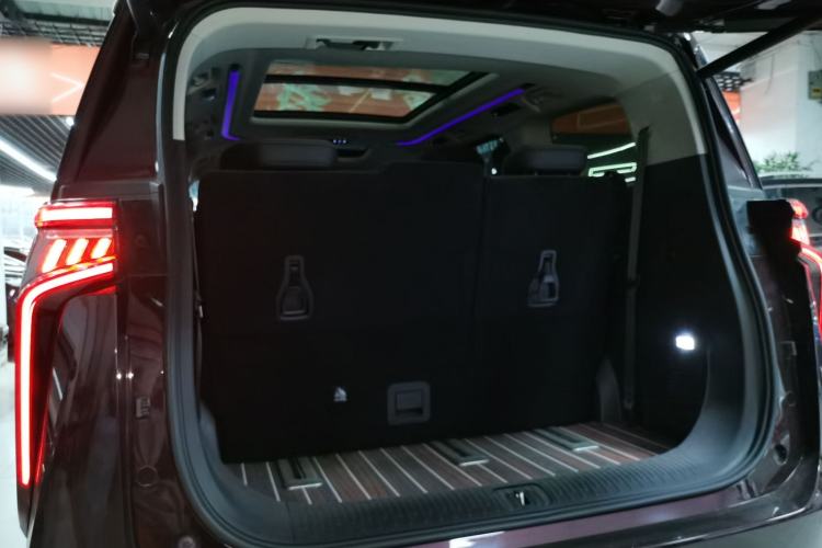 Used SAIC MAXUS G90 2023 2.0T Xingyun 7-Seater Version
