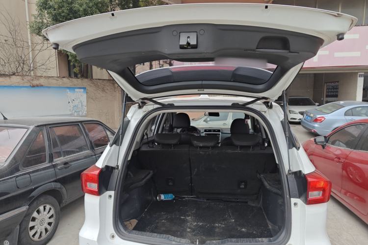 Used Haval M6 2019 1.5T Manual Two-Wheel Drive Elite Version China VI Standard Trunk