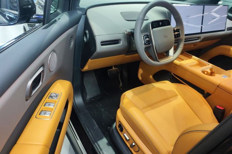 Used Li Auto i6 2025 Model Two-Wheel-Drive Standard Type
