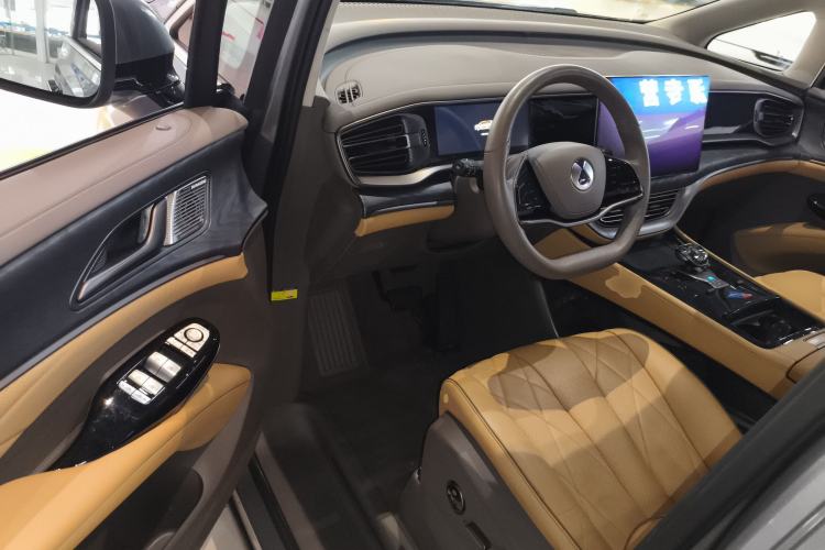 Used Denza D9 2022 DM-i 1040 Prestige Model