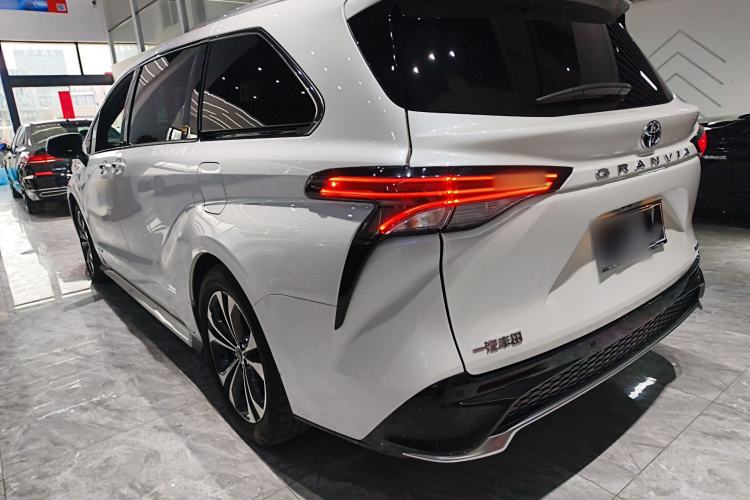 Used Toyota Granvia 2023 2.5L Hybrid Flagship VIP Edition