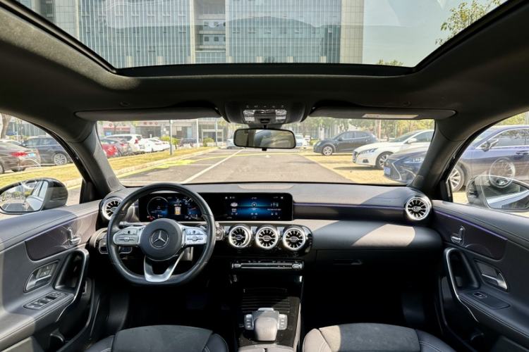 Used Mercedes-Benz A-Class 2022 Revised Version A 200 L Sport Sedan Fashionable Style