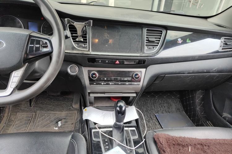 Used Hyundai Mistra 2014 1.8L Automatic Smart GLS Center Console