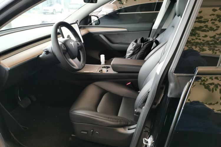 Used Tesla Model Y 2021 Long-Range All-Wheel-Drive Version 3D7
