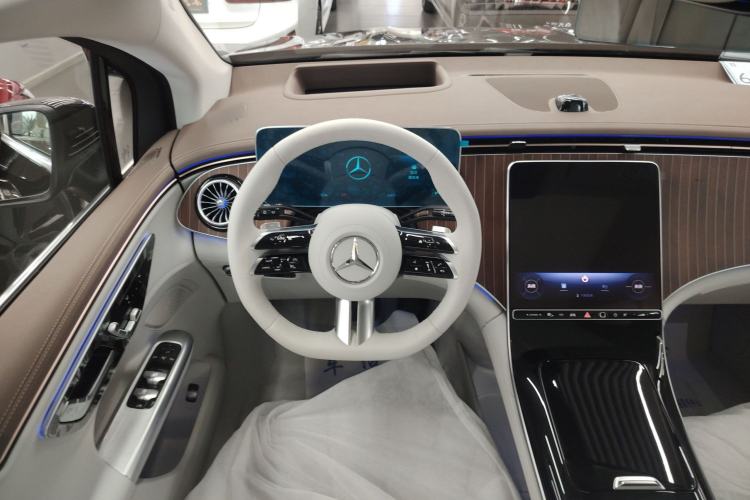 Used Mercedes-Benz EQE SUV 2024 500 4MATIC Luxury Edition Steering Wheel