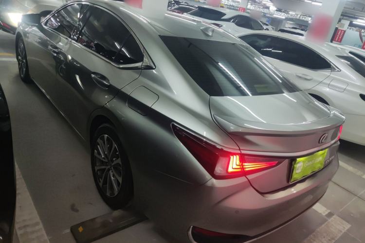 Used Lexus ES 2022 300h Excellence Edition