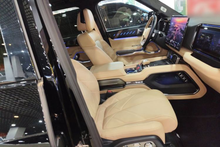 Used Formula Leopard Leopard 8 2025 Smart & Brave Flagship Edition 7 Seats