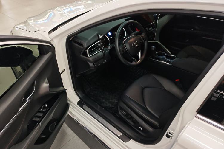 Used Toyota Camry 2023 2.0G Luxury Edition