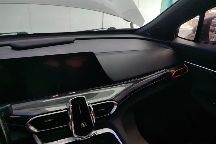 Used CHANGAN UNI-T 2022 1.5T Flagship Edition Center Console