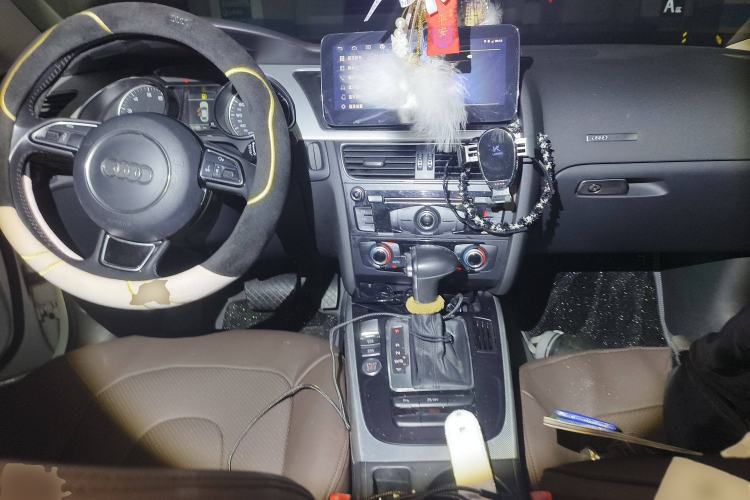 Used Audi A5 2016 Restyled Sportback 45 TFSI Comfort Version Center Console