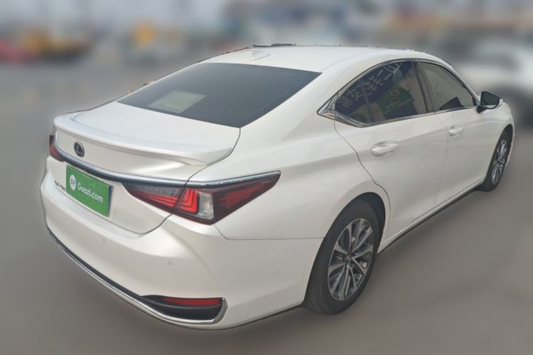 Used Lexus ES 2022 300h Excellence Edition
