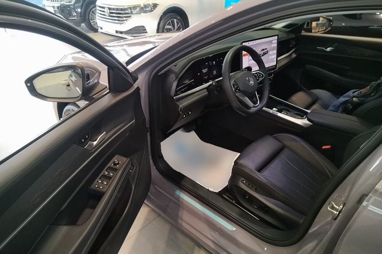 Used Volkswagen Passat 2025 Pro 380TSI Dragon Supreme Edition