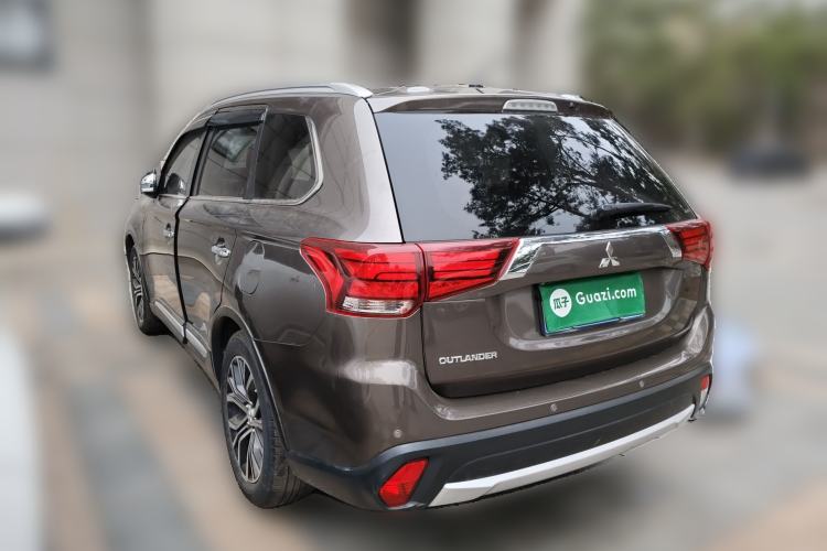 Used Mitsubishi Outlander 2016 2.4L 4x4 Elite Edition 7-Seater Rear Left 45 Deg