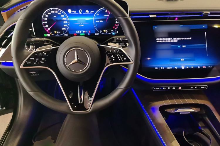 Used Mercedes-Benz E-Class New Energy 2024 E 350 e L Plug-in Hybrid Sedan Center Console
