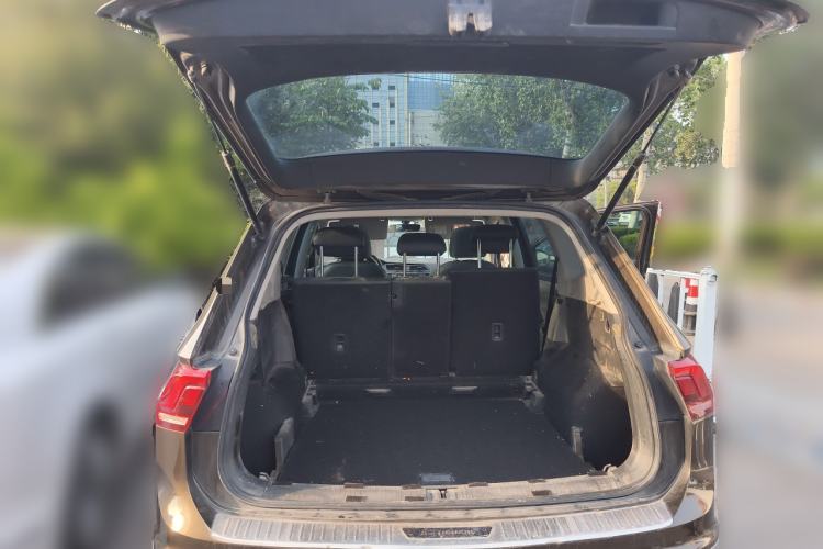 Used Volkswagen Tiguan L 2017 330TSI Automatic Two-Wheel Drive Luxury Edition
