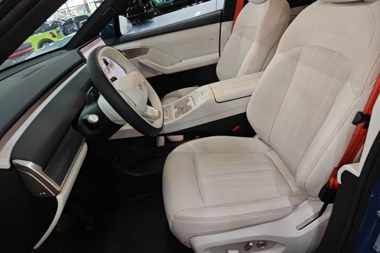 Used ONVO L60 2024 60 kWh All-Wheel Drive