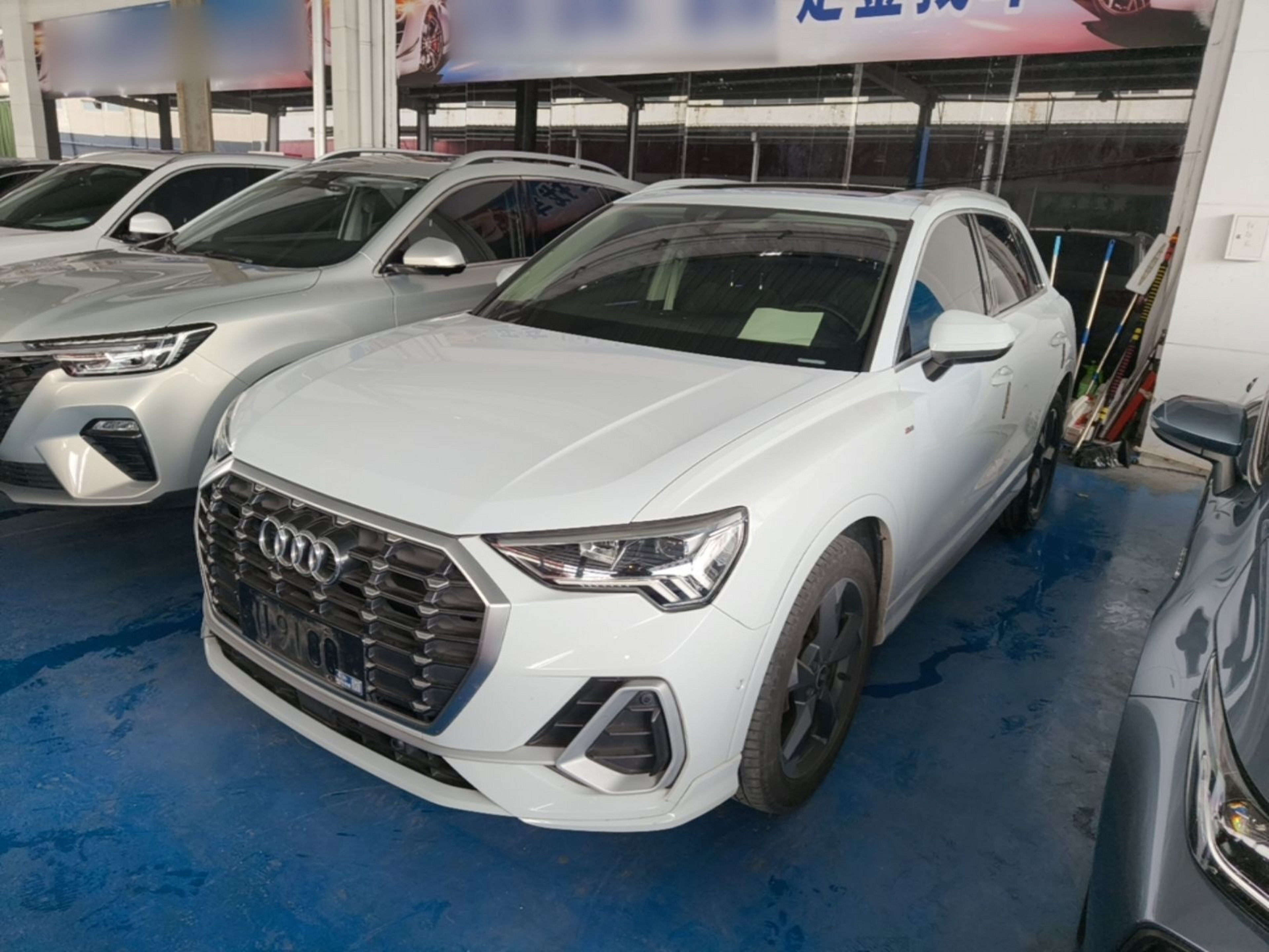 Под передней частью автомобиля