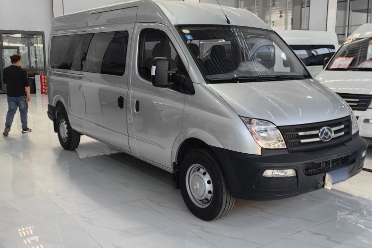 Used SAIC MAXUS Xintu V80 2019 2.5T Classic Model 6-Speed Manual Aotong Long Wheelbase Mid-Height 7-Seater
