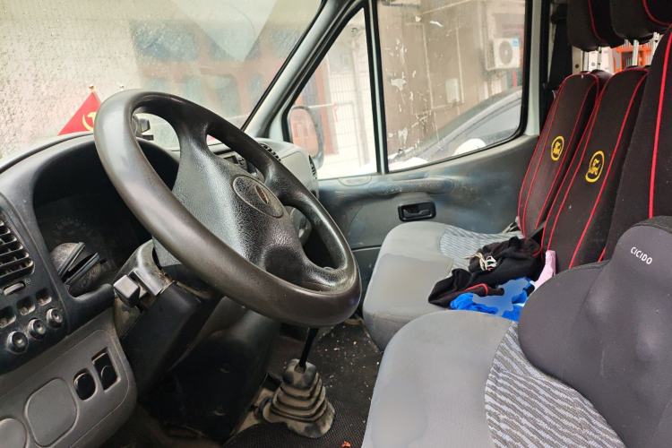 Used Ford Classic Transit 2013 2.8T Refurbished Diesel Ice-White Logistics Vehicle Long Wheelbase Mid-Roof Model JX493ZLQ4 Left Front Seat