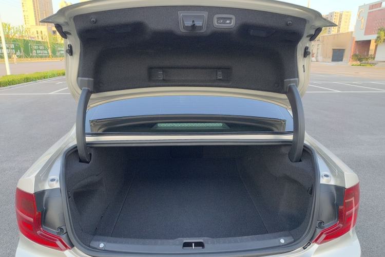 Used Volvo S90 2017 T5 Zhiyuan Edition
