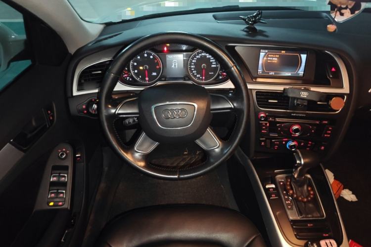 Used Audi A4L 2016 30 TFSI Collector's Edition Automatic Comfort Model Steering Wheel