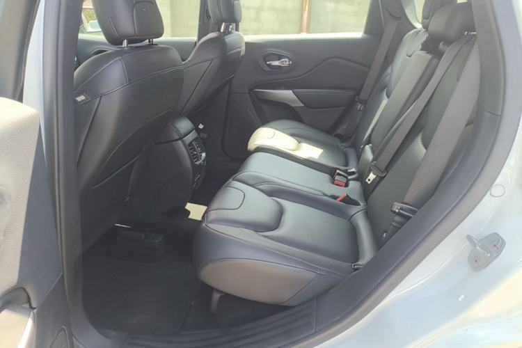 Used Jeep Cherokee 2019 2.0T Two-Wheel Drive Smart Enjoyment Version China VI