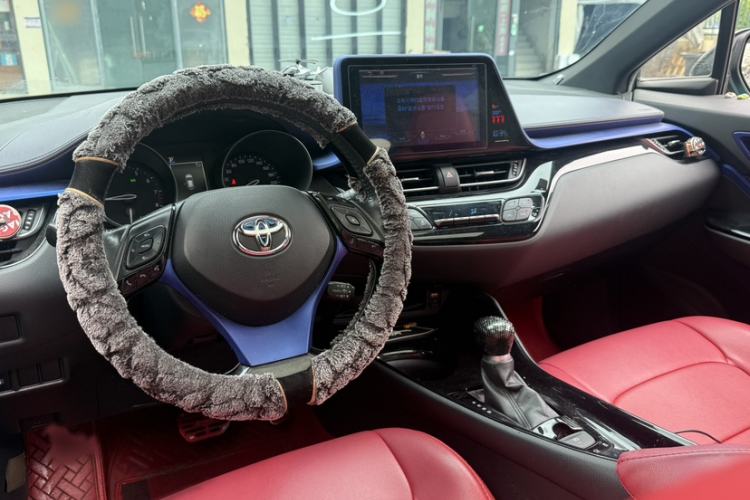 Used Toyota C-HR 2018 2.0L Luxury Sunroof Version China VI Standard