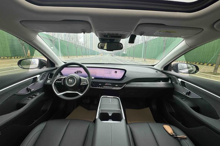 Used Buick LaCrosse 2025 28T Platinum Edition
