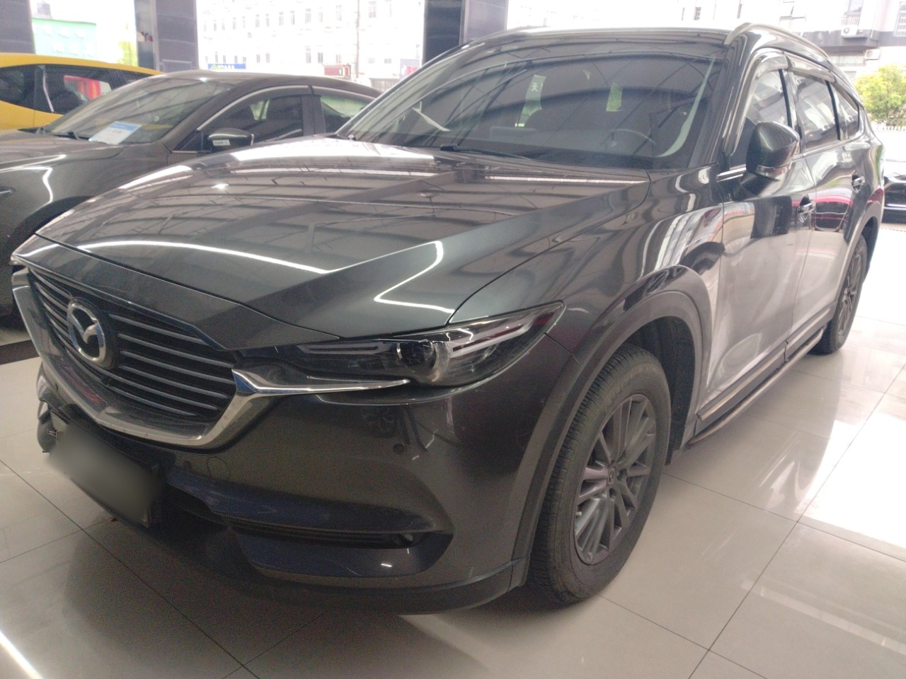 Под передней частью автомобиля