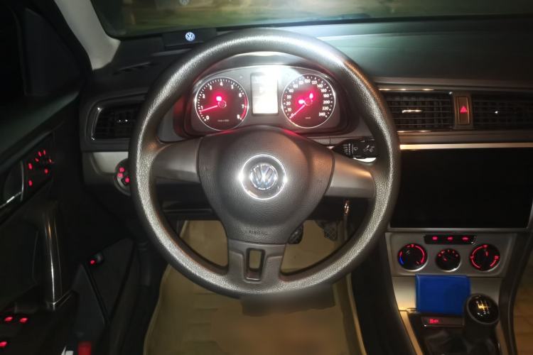 Used Volkswagen Lavida 2013 Restyled Classic 1.6L Manual Comfort Edition
