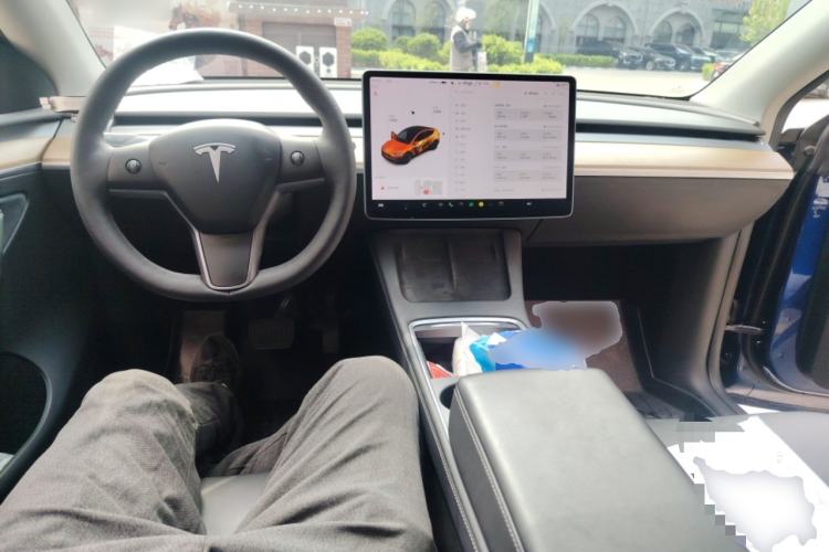 Used Tesla Model Y 2021 Long-Range All-Wheel-Drive Version Center Console