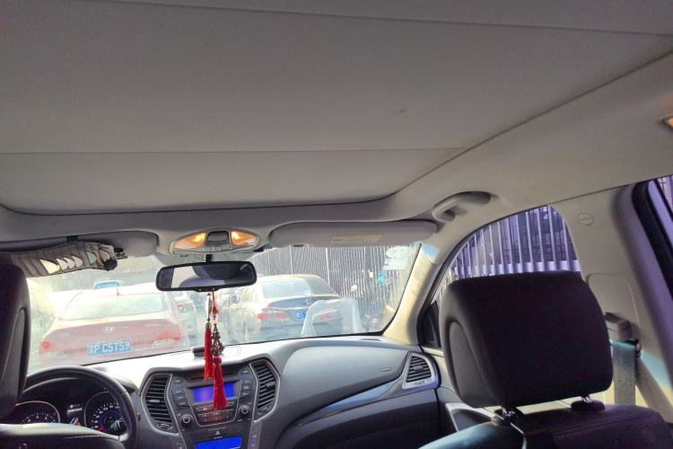 Used Hyundai Santa Fe 2013 2.4L Automatic 4x4 Smart Version Headliner