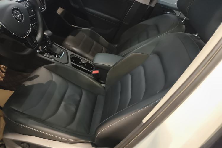 Used Volkswagen Tiguan L 2019 330TSI Automatic Two-Wheel Drive Panoramic Comfort Edition China VI Standard
