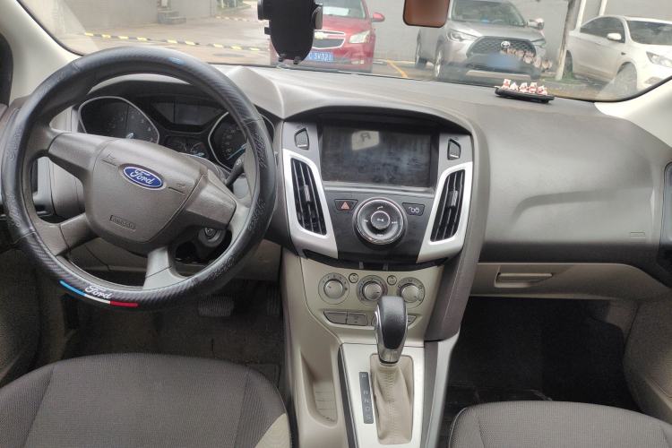 Used Ford Focus 2012 Sedan 1.6L Automatic Comfort Model Center Console