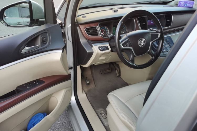 Used Buick GL8 2015 2.4L Luxury Business Premium Edition
