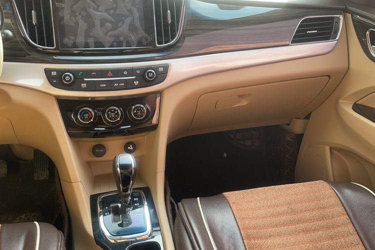 Used Baojun 730 2016 1.8L iAMT Comfort Version 7 Seats
