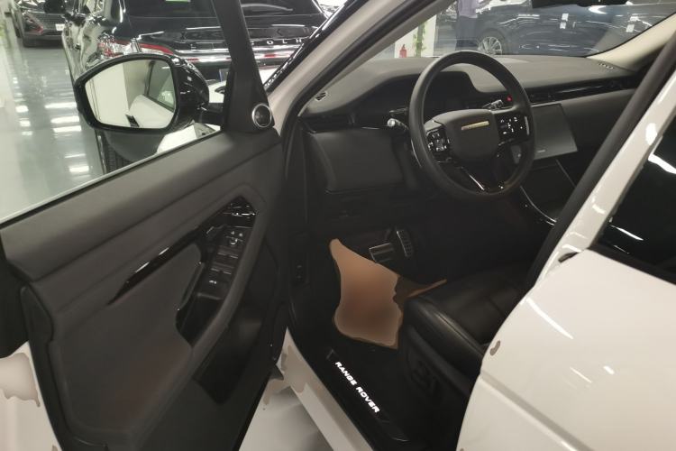 Used Land Rover Range Evoque 2024 Aurora L 249 PS Prestige Light-Chasing Edition Driver Seat