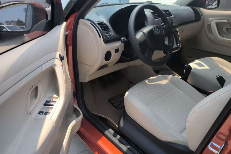 Used Skoda Fabia 2012 1.4L Manual Crystal Edition
