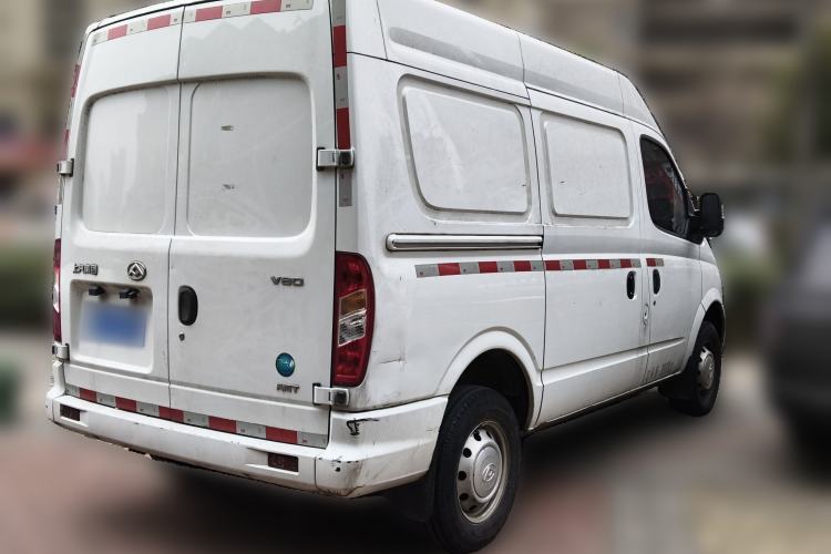 Used SAIC MAXUS Xintu V80 2023 2.0T AMT Classic City Distribution King Short Wheelbase Mid-Roof 3-Seater