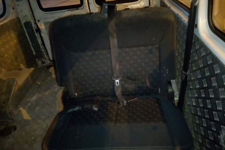 Used SAIC MAXUS Xintu V80 2018 2.5T 6-Speed Manual Aoyuntong Facelifted Short Wheelbase Mid-Height 5-6-Seater Left Rear Seat